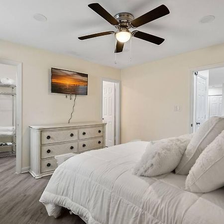 Cozy 2 Bedroom Duplex In Charlotte, Jacuzzi, Sleeps 6 Plus 2 Екстер'єр фото