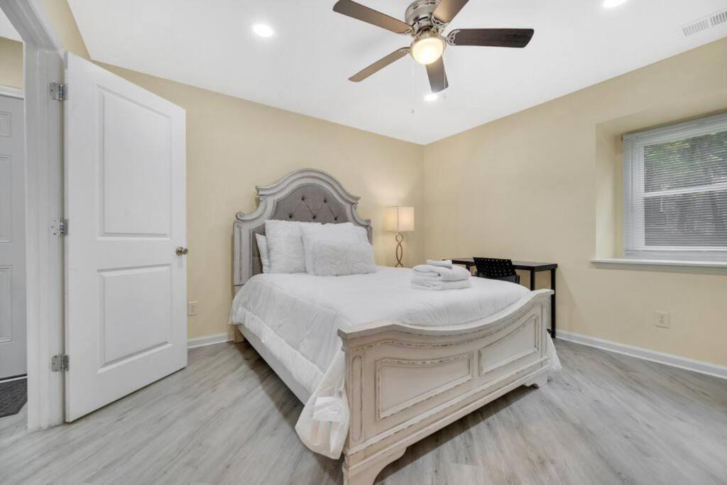Cozy 2 Bedroom Duplex In Charlotte, Jacuzzi, Sleeps 6 Plus 2 Екстер'єр фото