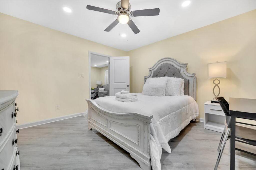 Cozy 2 Bedroom Duplex In Charlotte, Jacuzzi, Sleeps 6 Plus 2 Екстер'єр фото